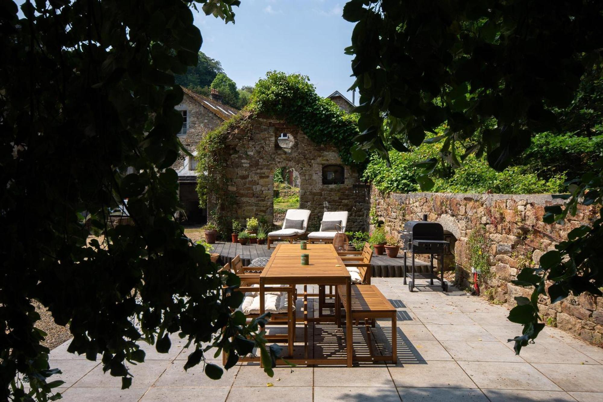 Beautiful, Historic Manoir In Semi-Rural Setting Villa Vire  Bagian luar foto