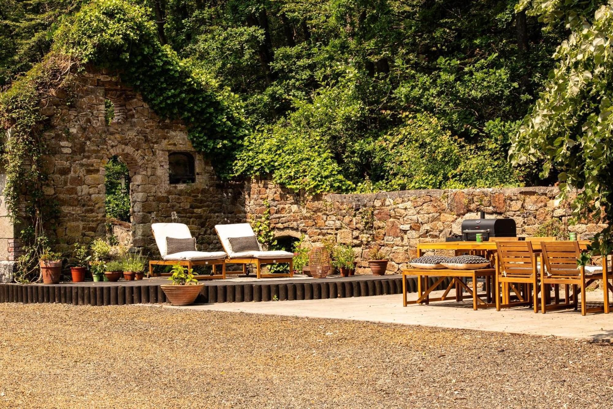 Beautiful, Historic Manoir In Semi-Rural Setting Villa Vire  Bagian luar foto