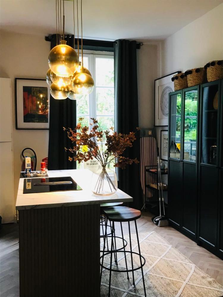 Beautiful, Historic Manoir In Semi-Rural Setting Villa Vire  Bagian luar foto